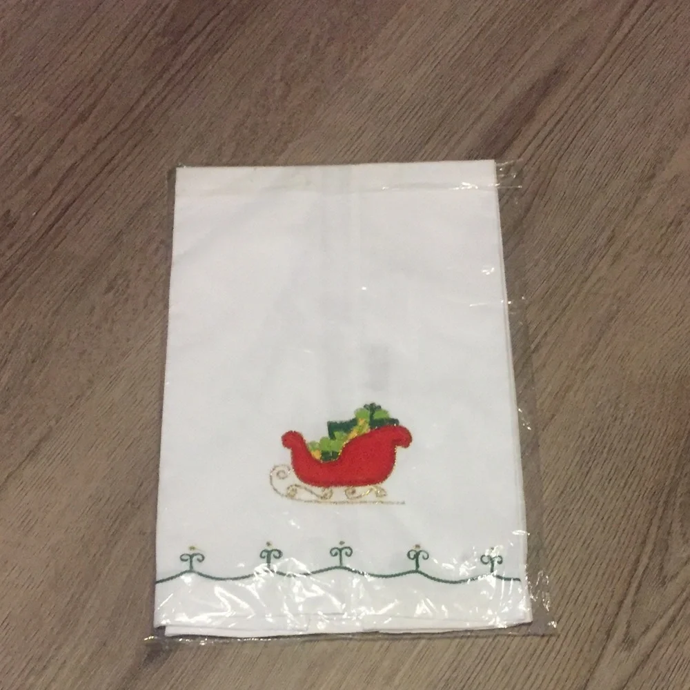 NWOT Set of Two Christmas Hand towels